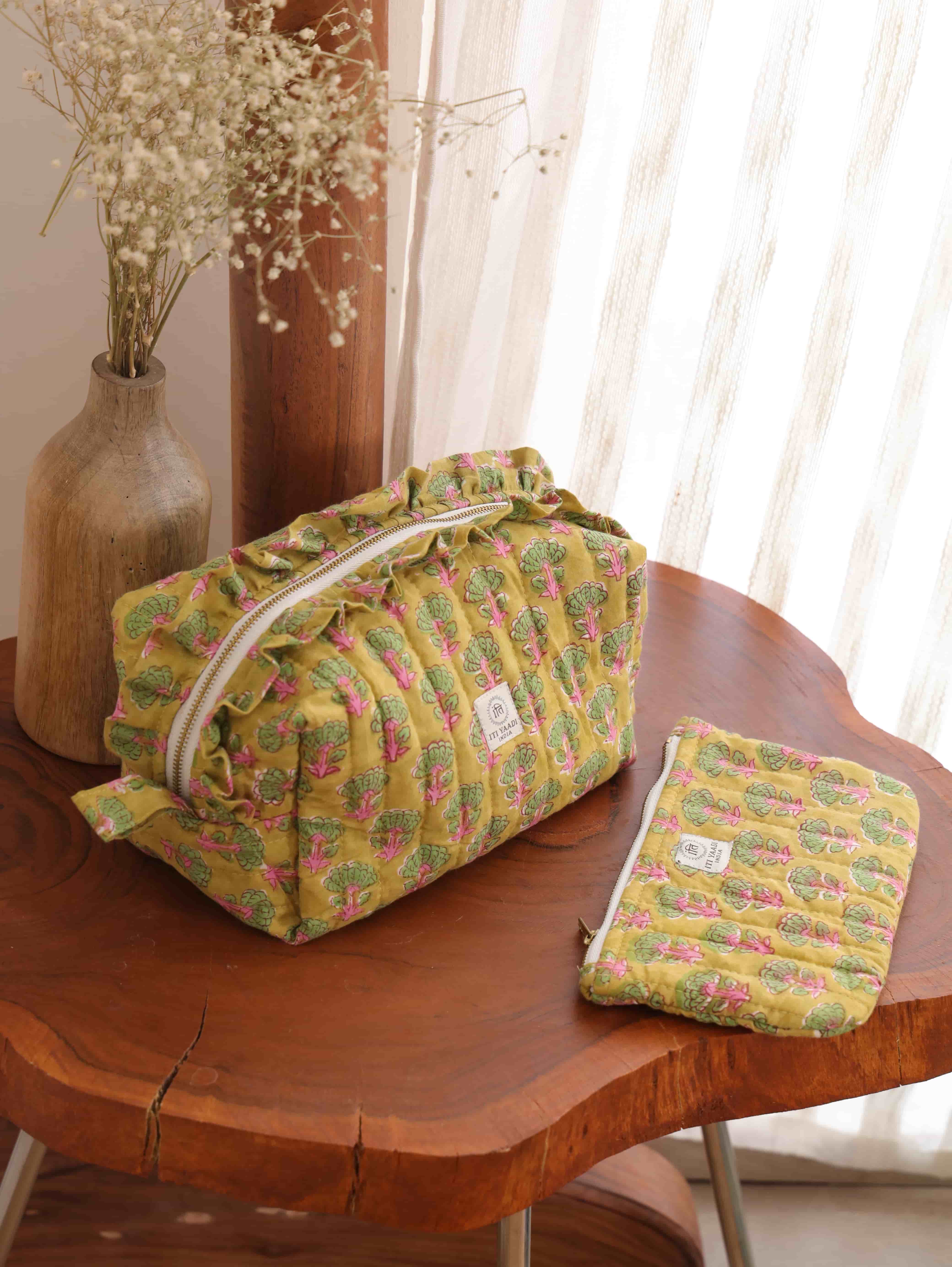 Handblock Printed Ruffle Quilted pouch set