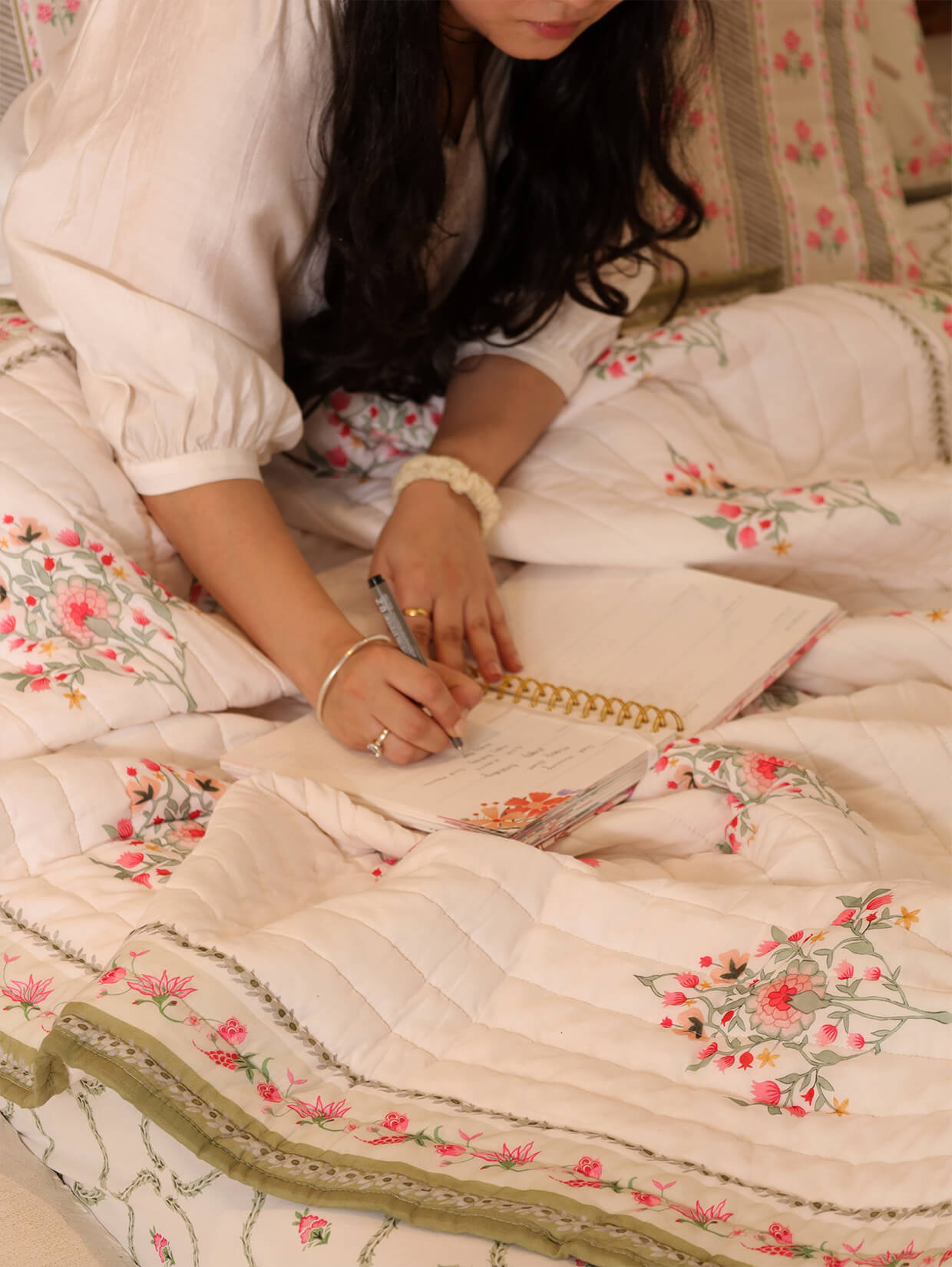 Zauk Bedding Set (Bedsheet + King Size quilt)