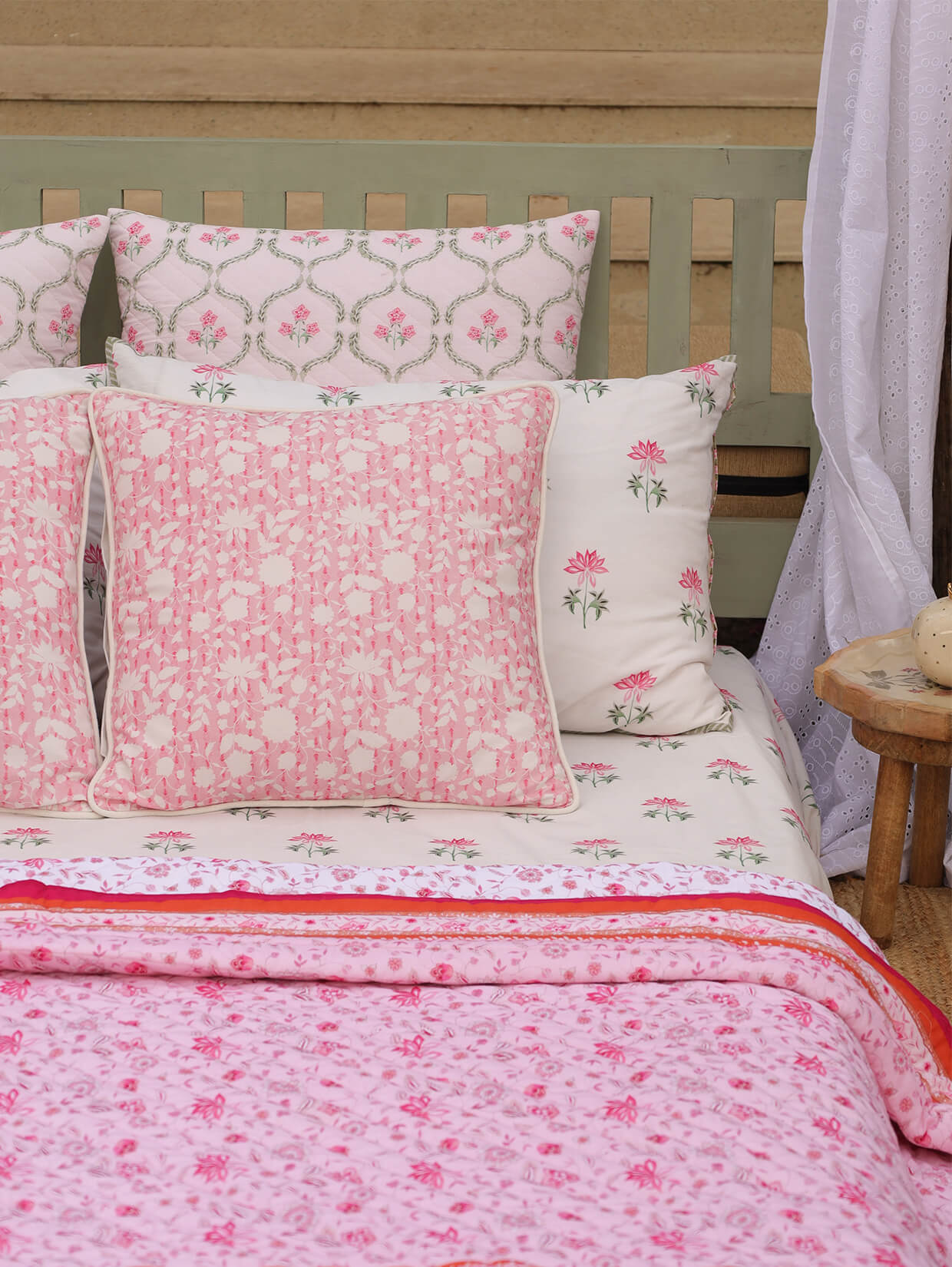 Zahra Bedding Set (Bedsheet + Cushions)